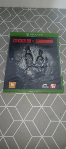 Jogo xbox one Evolve jogo lacrado