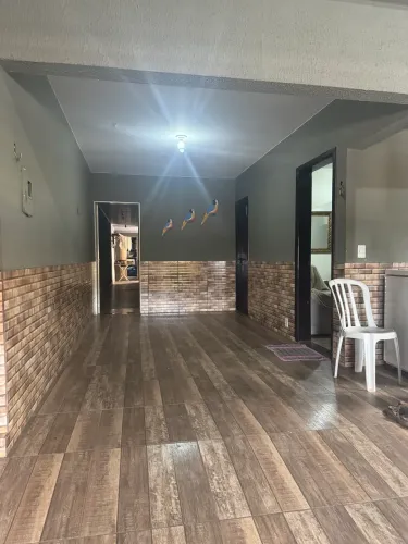 Casa com 3 Quartos + Loja Comercial - Ideal para Morar e Trabalhar no Mesmo Lugar!