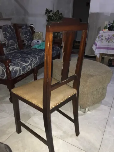Cadeira de madeira com assento estofado antiga  - Clássica