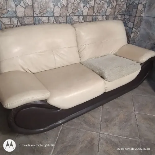Sofá de três lugares 