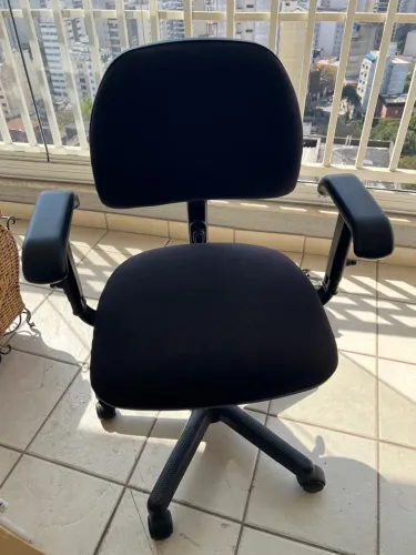 Cadeira de escritório ergonômica com rodinhas