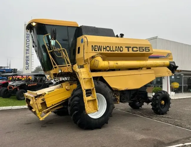 Colheitadeira New Holland TC55