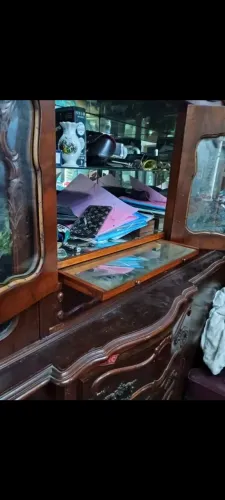 Armário Vintage de Madeira Maciça cristaleira antiga perfeita