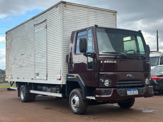 Ford Cargo 1119 2015 baú ou chassi
