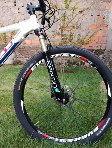 Bike GT 27,5, linda ágil e leve.