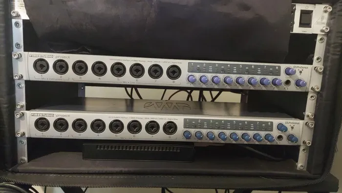 2 interfaces de áudio Firestudio Project Presonus 16in 16out Pre-amps Xmax.