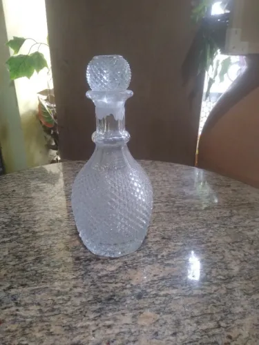 Garrafa antiga de cristal