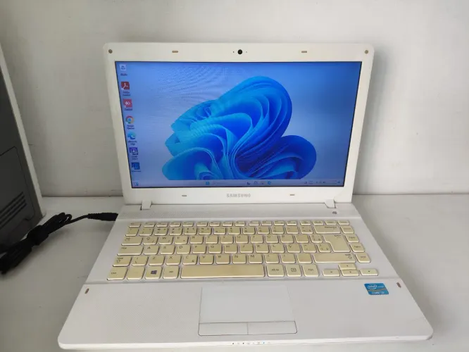 Notebook Samsung Nap270E4E Corei3 6GB Memória SSD 128GB Windows 11