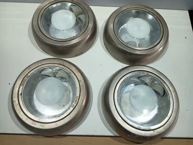 Kit plafon redondo de embutir usado sem teste 23 cm de diâmetro