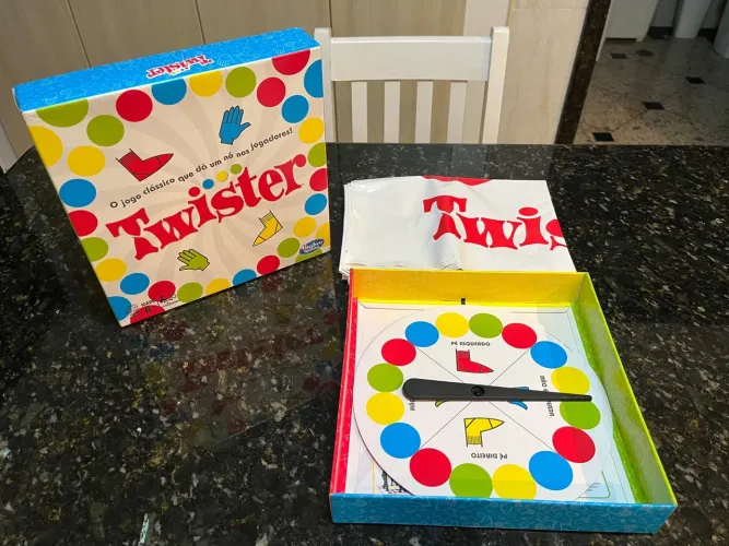 Jogo Twister Hasbro