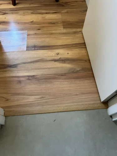 Vai entregar imóvel e danificou piso laminado ? Reparos técnicos piso madeira