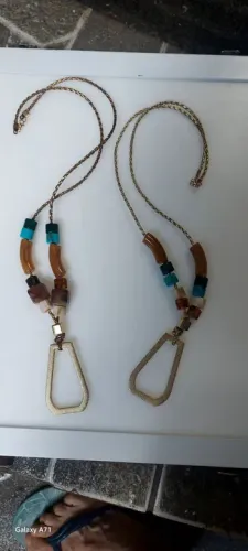 Conjunto de colares com pedras turquesa e marrom