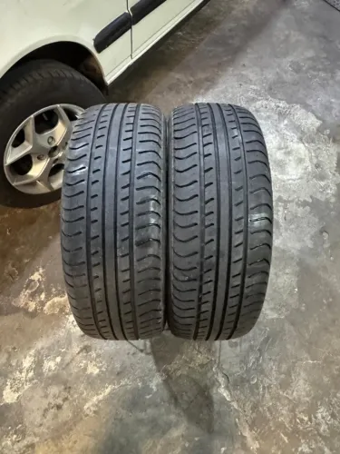 02 Pneus 185/60R14 82H Roadstone