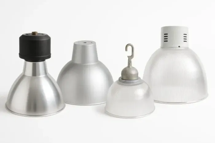 Vendo um lote de Luminarias Pendentes,mas a compra podera ser unitaria,veja a discriçao .