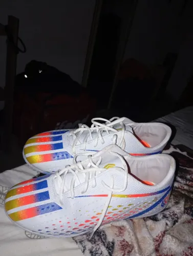 Chuteira Adidas branca