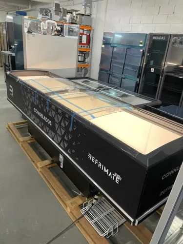 Ilha refrigerados e congelados com led 3m vidro semi curvo (Ester)