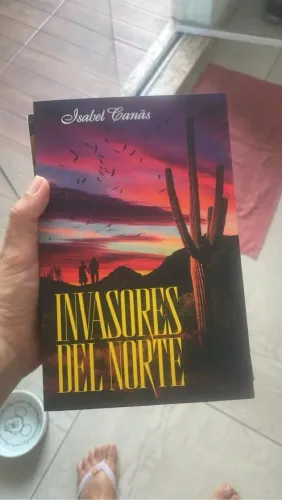 Livro Invasores del Norte - Isabel Canãs