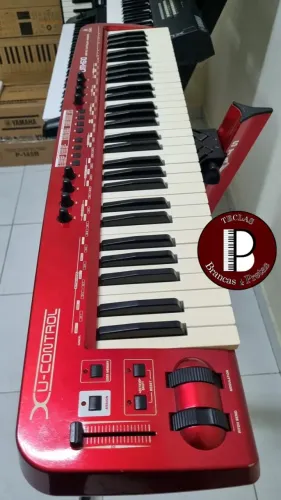 Teclado Controlador Behinger UMX610 - Aceito Troca - Dividimos em até 12X