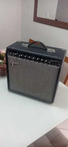 Amplificador Fender Champion 40 com efeitos 