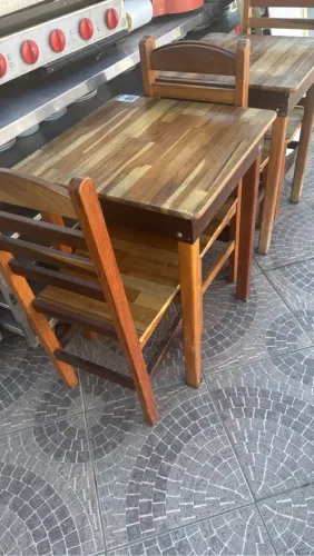 Mesa com 2 Cadeiras para Comércio