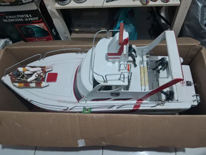 Vendo YateR/C Lady Telma, 2° dono! Valor:R$1.800,00!  Interessados: * 