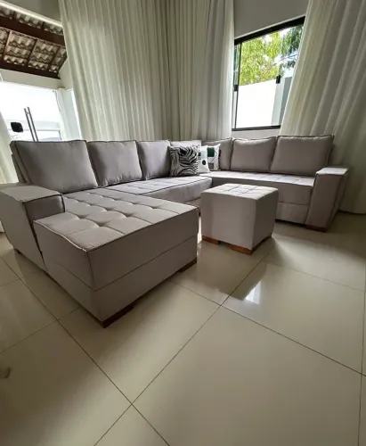 Sofá de canto com chaise disponível