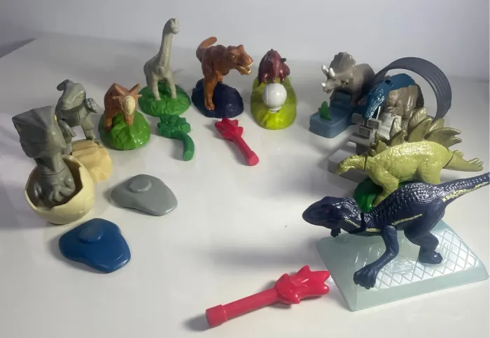 Coleção completa Jurassic World do Mc Donalds