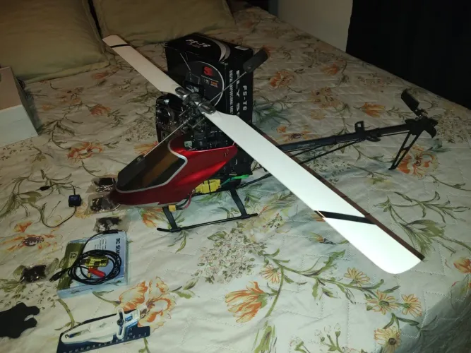 Helicóptero de Modelismo HK500