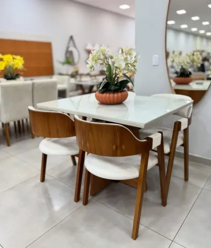 Mesa de Jantar Moderna com Cadeiras