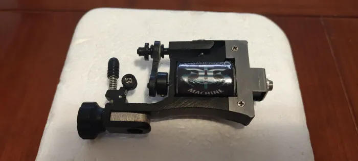 Kit Máquina de tatuagem rotativa + pedal e fonte