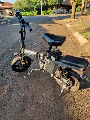 Bicicleta Elétrica Compacta