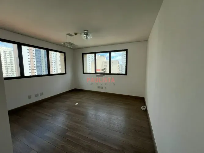 Conjunto Comercial com 2 Vagas de Garagem à Venda na Saúde