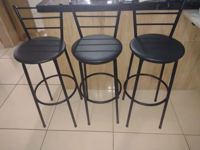 Banqueta Alta com Encosto