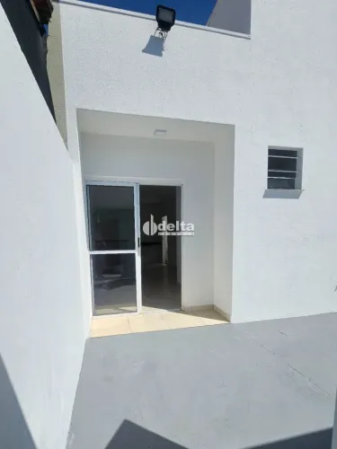 Casa com 2 quartos, disponível para locação no bairro Shopping Park em Uberlândia-MG