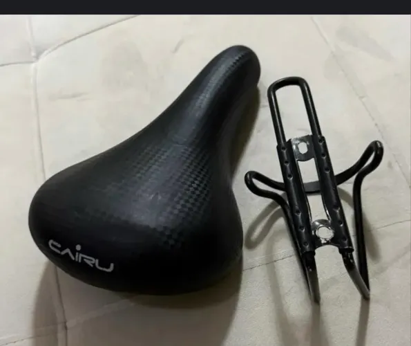 BANCO DE BICICLETA E SUPORTE PARA COLOCAR ÁGUA