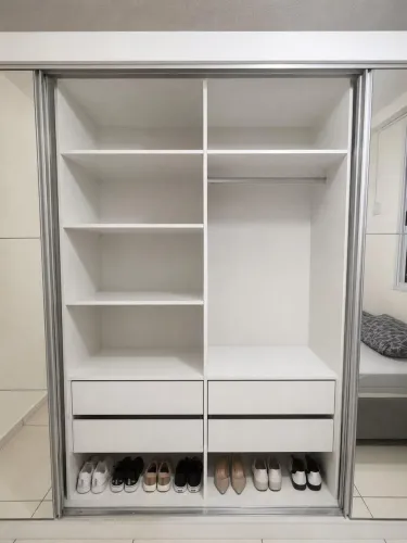 VENDO GUARDA ROUPA ESPELHO