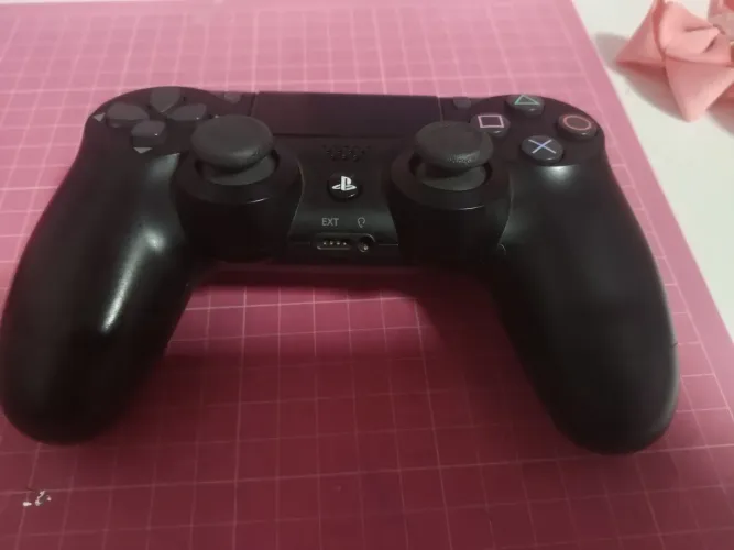 Controle ps4 semi novo todo bom original Sony