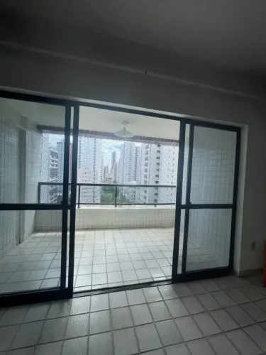 Apartamento para alugar ou vender, 140m², 4 quartos (sendo 2 suítes), em Boa Viagem, Recif