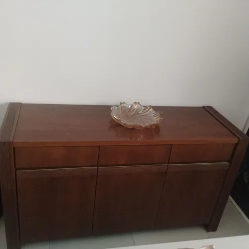 Buffet/aparador sofisticado, em excelente estado de conservação.