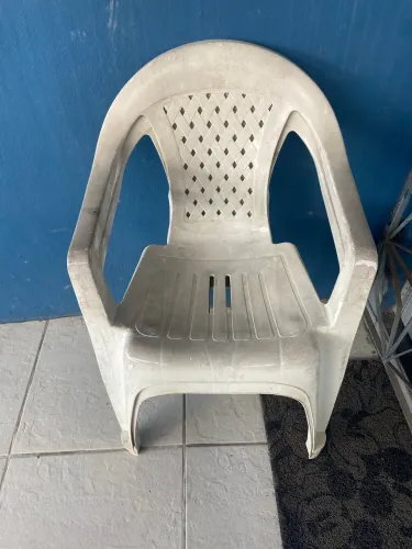 Cadeira PVC conservacao 
