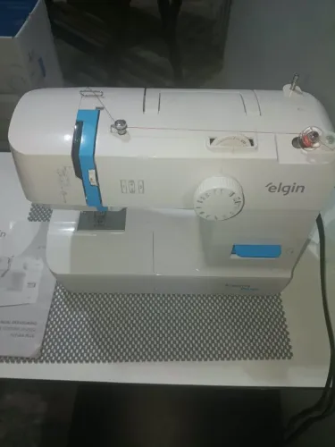 Máquina de costura seminova