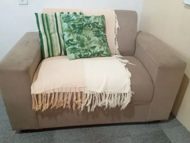 Sofá pequeno a venda!