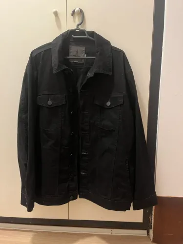 Jaqueta jeans preta masculina Oficina Reserva GG