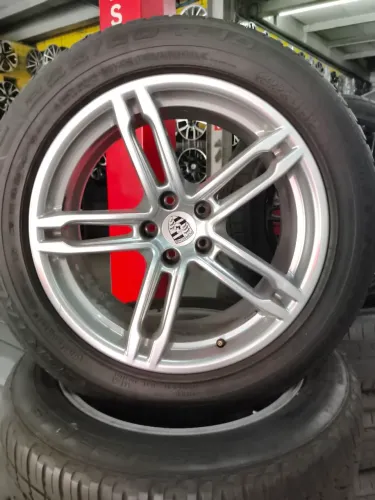 Rodas 19 + pneus 90% Porsche Macan pintura original pneus continental