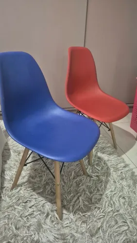 Cadeiras de plástico