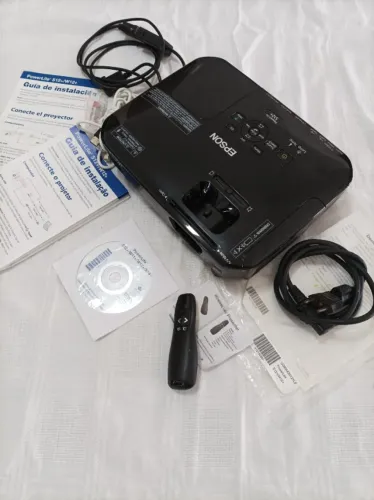 Projetor Multimídia EPSON POWER LITE S12+ de Até 350 Polegadas
