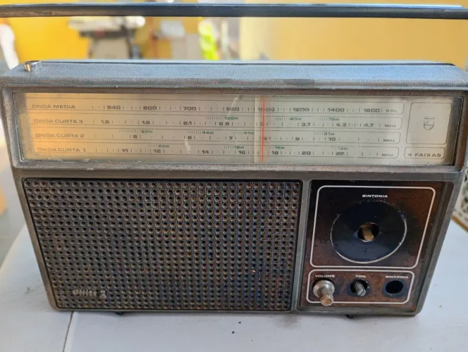 Rádio OM OC antigo Philips modelo 06 RL 416 para peças ou restauro ler a descrição