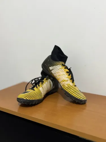 Chuteira nike mercurial cano alto tamanho 37