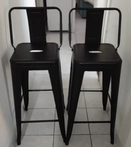 Banquetas Industriais Pretas em Metal - Estilo Tolix
