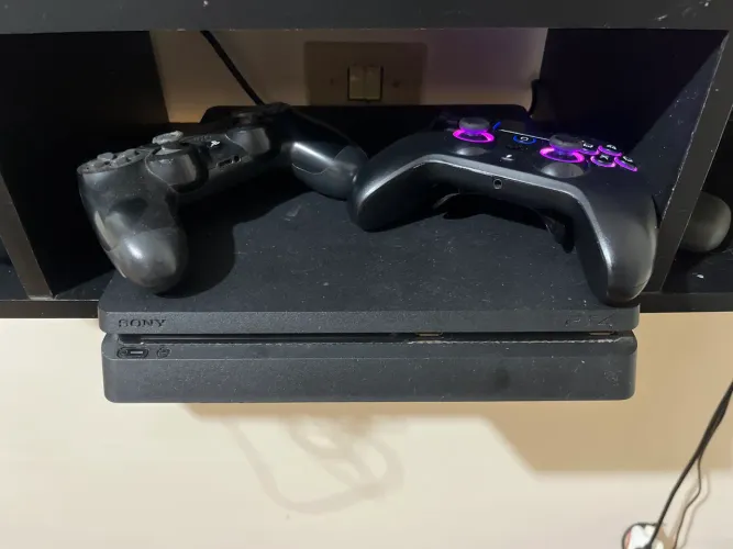 Ps4 slim 1TB